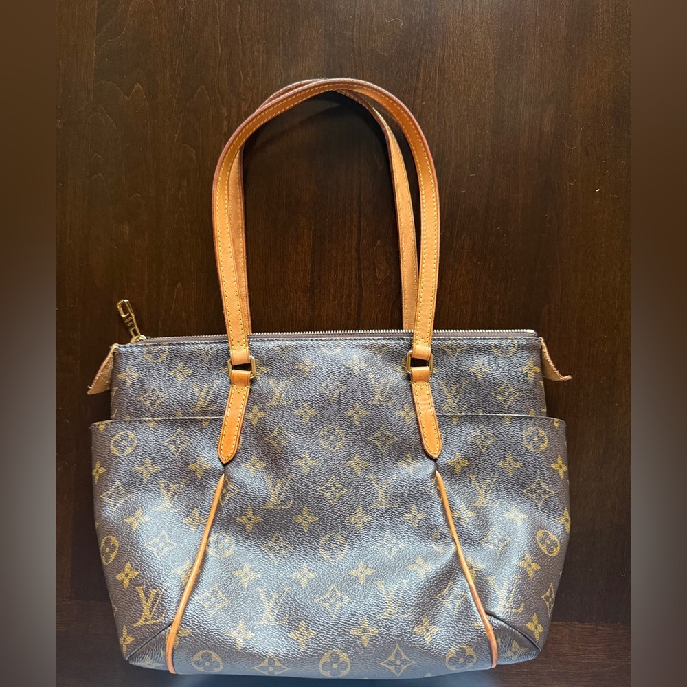Totally NM - Louis Vuitton Monogram Canvas Handbag in Brown and Tan